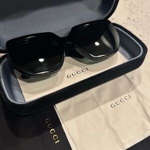 Gucci sunglasses in perfect condition.